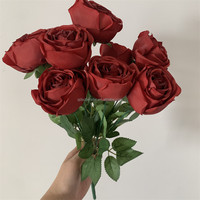 B-616 Hochwertiger Roter Rosen-Dekorationsstrauß Hochzeitsblumenarrangements Dunkelrote Rose Langstieliger Blumenstrauß