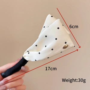 Pince à cheveux banane en satin français à pois délicats, réglable, pour styles élégants - Product Image 3