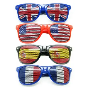 Vente en gros de lunettes Promotion pays drapeau lunettes de soleil sténopé autocollant nouveauté logo personnalisé promotionnel lunettes de soleil en plastique