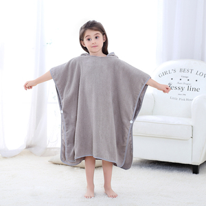 <span class=keywords><strong>Accappatoio</strong></span> personalizzato da notte per bambini <span class=keywords><strong>con</strong></span> <span class=keywords><strong>cappuccio</strong></span> - Product Image 5