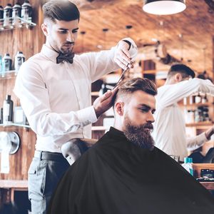 Vente en gros de capes de coiffeur imperméables noires avec logo personnalisé, capes de coupe de cheveux de haute qualité pour adultes - Product Image 5