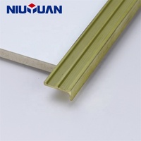 Profil de marche d'escalier en laiton métallique robuste, conception personnalisée OEM NIUYUAN, matériaux de construction