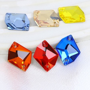 Hebillas Planas de Doble Orificio con Formas Especiales para Ropa, Zapatos y Joyería DIY del Fabricante, con Pedrería de Cristal Cosida a Mano - Product Image 1