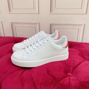 Zapatillas blancas de cuero genuino bordadas, estilo lujoso para damas, zapatillas casuales versátiles para uso diario, zapatillas con plataforma. - Product Image 4