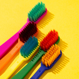 Paquete de 10 cepillos de dientes funcionales Annagio con limpiador de lengua, cuidado del mal aliento, producto de higiene bucal para adultos para uso diario - Product Image 5