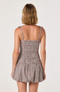 Vestido midi sin mangas con cuello en V profundo, a cuadros marrones, con botones al frente y tirantes, estilo casual y evasé, para verano. - Product Image 3