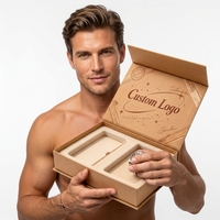 Boîte cadeau magnétique marron personnalisée avec logo, couvercle intérieur imprimé et motif grain de bois pour emballage cadeau de fêtes