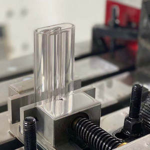 Maßgefertigtes Transluzentes Quarz-Dreifachbohrrohr für Schönheitsgeräte-Laserkopf und -Hohlraum mit Hohem Ozongehalt in C-Form - Product Image 3