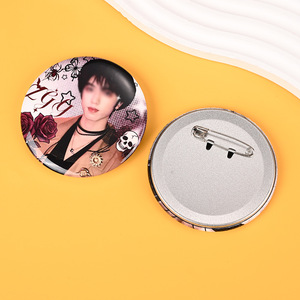 Badge en étain personnalisé Yihui, Merchandise Zyg Celebrity Idol, Badges et médailles à attache papillon - Product Image 2