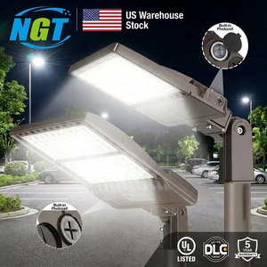 Projecteur LED extérieur de type Shoebox pour éclairage public, allées, parkings et jardins, conforme aux normes UL, disponible en stock aux États-Unis et au Canada. - Product Image 1