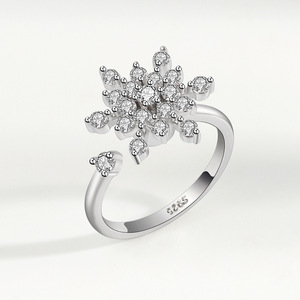 <span class=keywords><strong>Anello</strong></span> Rotante con Zirconi Opachi alla Moda, Apertura Regolabile, <span class=keywords><strong>Anello</strong></span> Anti-Ansia con Farfalla Rotante per Ragazze - Product Image 4