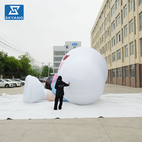 Modèle de nuage souriant gonflable géant personnalisé, décoration artistique pour l'installation sur les toits des zones scéniques en plein air