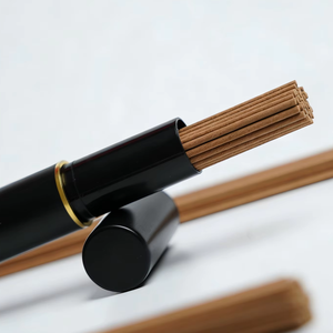 Varillas de Incienso de Madera Orgánica Natural para Dormir - Aroma Li Zhang Zhong |   Tubo Negro de 10g para Otoño |   Para Meditación, Yoga y un Mejor Sueño - Product Image 1