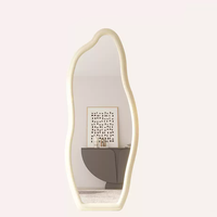 Miroir sur pied irrégulier rembourré |   Miroir décoratif sur mesure, couleur et taille personnalisées, pour la maison et l'hôtel
