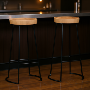 Set di 2 sgabelli da bar con seduta in legno, struttura in metallo e base a slitta, design industriale moderno per arredamento commerciale da bar - Product Image 2