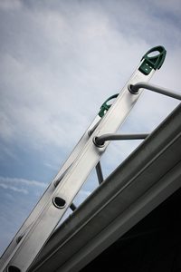 Supports de stabilisation pour échelles en aluminium avec coudes en mousse (conformes aux normes ANSI/OSHA, design moderne, revêtement poudré, vendus par paires) - Product Image 5