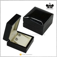 Boîte d'emballage pour bijoux en bois peint noir brillant avec doublure en cuir PU