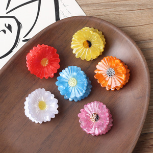 Venta al por mayor en stock: Pinza para el pelo de acetato con diseño de margarita y girasol, pequeña y bonita, con logo personalizado, accesorios de decoración para mujeres y niñas. - Product Image 2
