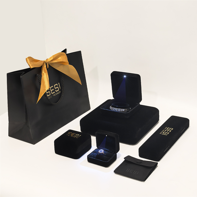 Custom Logo Black Velvet LED Light Jewelry Set Box Necklace Bracelet Earring Jewelry Packaging Ring Box Led