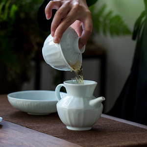 Tazón cubierto de porcelana Yingqing Gaiwan Hutian Kiln Shadow Green Lotus Ode, hecho a mano, para una sola persona, juego de té Kung Fu - Product Image 4