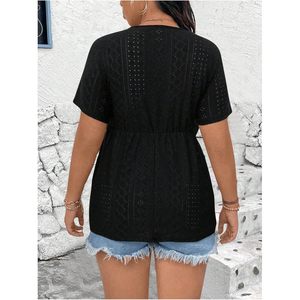Top de punto de poliéster suave con cuello en V y peplum de encaje para mujer, talla grande, manga corta, informal, de verano - Product Image 4