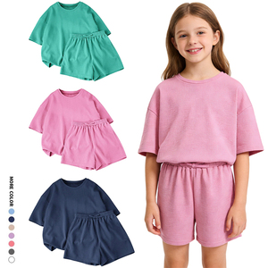 Completo estivo da <span class=keywords><strong>bambina</strong></span> in 2 pezzi, set rinfrescante per bambini con t-shirt a maniche corte con spalle scese e pantaloncini, set di abbigliamento per bambini - Product Image 1