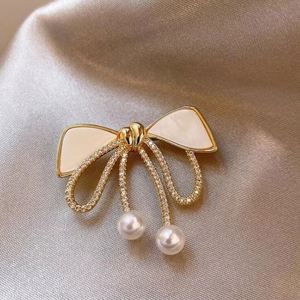 Broches de Joyería de Moda, Elegantes Broches de Perlas con Lazo, Broches de Solapa con Pedrería Brillante para Mujer, Accesorios para Abrigos - Product Image 3