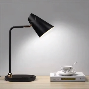 โคมไฟตั้งโต๊ะ LED สีดำพรีเมียมทันสมัย สำหรับห้องนอน อ่านหนังสือ โรงแรม ตกแต่ง ปลั๊กอิน ป้องกันดวงตา ดีไซน์เรียบง่าย ปรับได้ - Product Image 1