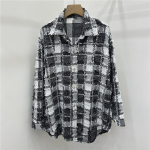 Camisa a cuadros para mujer, resistente, con adornos de diamantes de imitación y dobladillo deshilachado, a la moda - Product Image 3