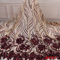 Dentelle en tulle brodée de fleurs dorées, élégante et scintillante, avec des paillettes luxueuses, pour robe de mariée NI.AI
