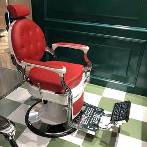 Sillón de Barbería de Estilo Antiguo en Cuero Negro y Dorado con Botones, Base Redonda con Bomba Hidráulica, Silla de Peluquería - Product Image 4