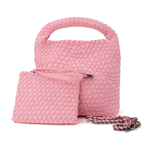 批发时尚混色氯丁橡胶编织袋设计师奢华防水手提包沙滩编结手工手提包编织袋 - Product Image 5