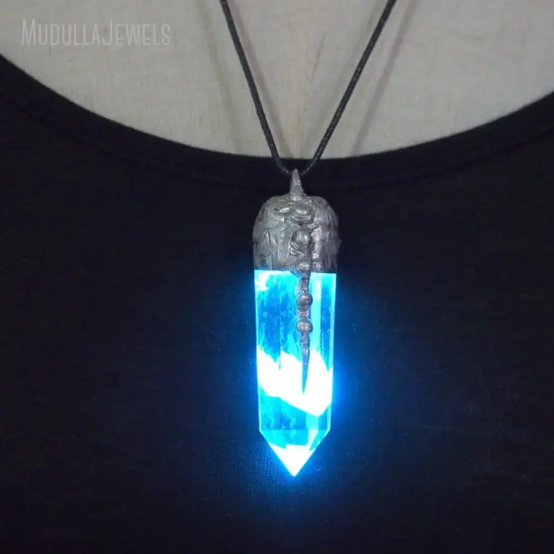 NM49766 joia soldada cristal de quartzo azul transparente iluminado com interruptor magnético pingente corda de couro colar acessórios artesanais