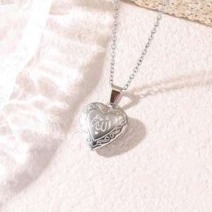 Ciondolo Portafoto Apribile a Forma di Cuore, Calligrafia Araba Islamica Musulmana, Gioielli in Acciaio Inossidabile, Collana alla Moda, Vendita all'Ingrosso - Product Image 3