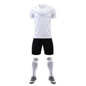 China Fabriek Groothandel Oem Voetbal Jersey Thailand 100% Polyester Voorraad Sport Rood Voetbal Kleding Voor Kinderen - Product Image 3