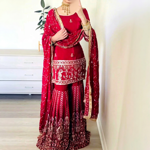 ชุดคุรตา/คุรตีผ้าไหมปักลายสีแดงสุดหรู พร้อมผ้าคลุมไหล่ แบบอินเดีย/ปากีสถาน สำหรับผู้หญิง สวมใส่ในงานแต่งงานหรืองานเลี้ยง - Product Image 1