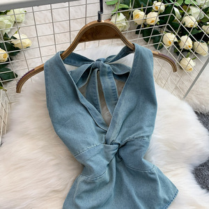 Conjunto de 2 piezas de mezclilla para mujer: Top sexy con cuello en V y cintura retorcida, y pantalones de mezclilla de cintura alta acampanados de pierna ancha. Moda. - Product Image 5