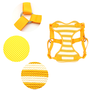 Harnais pour chien en maille douce de couleur unie, double couche, avec fonction réfléchissante, disponible en XS et XL, fabriqué en polyester et cuir - Product Image 1