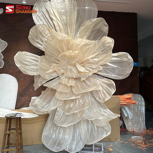 Luxuriöse Bühnendekoration: Große Organza-Imitation, Dekorative Requisiten, Schaufenster-Deko, Künstliche Engelsflügel-Feder-Dekoration - Product Image 3