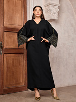 Abaya de luxe noire de Dubaï avec détails de manches dorées Modish Loose Fit Silhouette Khaleeji Minimalist Dress