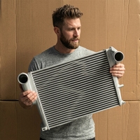 Remplacement de l'intercooler d'air de suralimentation du moteur turbo automobile