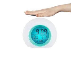 Réveil numérique en gros avec veilleuse 7 couleurs, fonction snooze, détection de température, pour enfants, veilleuse de chevet mignonne, minuteur de réveil - Product Image 1