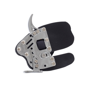 Protectores de dedos de cuero de vaca, soporte ajustable para la barbilla y protector de dedos, equipo de protección para tiro con arco unisex - Product Image 1