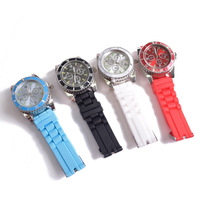 Montre-bracelet élégante en métal pour homme, moulin à tabac intégré, vente en gros, moulin à herbes créatif