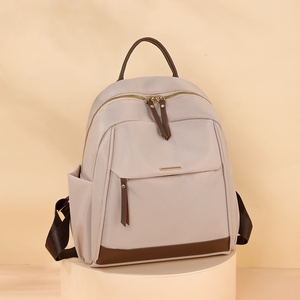 Zaino con ciondolo a forma di orso piccolo zaino da donna di grande capacità <span class=keywords><strong>per</strong></span> ragazze colore puro zaino da donna impermeabile OEM tutti i giorni - Product Image 3