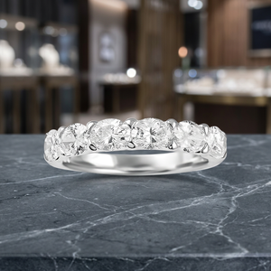 Anillo de Boda con Diamante Ovalado Cultivado en Laboratorio de 1.55 Quilates, Claridad VS, Certificado IGI, Oro de 14k, Elegantes Anillos de Diamantes para Novias - Product Image 3