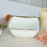 Service de table en céramique blanche de luxe avec bordure festonnée dorée, vaisselle élégante pour mariage et repas à domicile