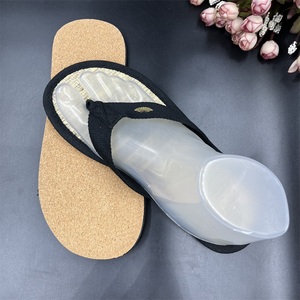 Sandales d'été en <span class=keywords><strong>bambou</strong></span> tressé d'herbe de vigne pour hommes et femmes Chaussons personnalisables à chevrons - Product Image 5