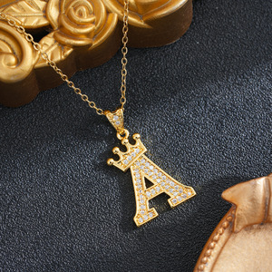 Pendentif Couronne Lettre Plaqué Or avec Strass en Cristal A B C G Style Hip-Hop Collier Unisexe Bijou Charmant - Product Image 3