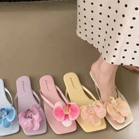 Sandales d'été 2026 dorées pour femme à bout carré, talon aiguille, chaîne en strass, bride unique à boucle, élégantes et tendance, chaussures à talons hauts pour femme